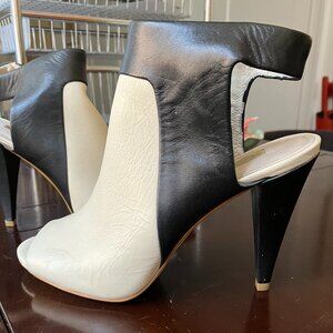 Louise et Cie Lo-Saban booties, cream and black with peep toe and heel, size 8.5